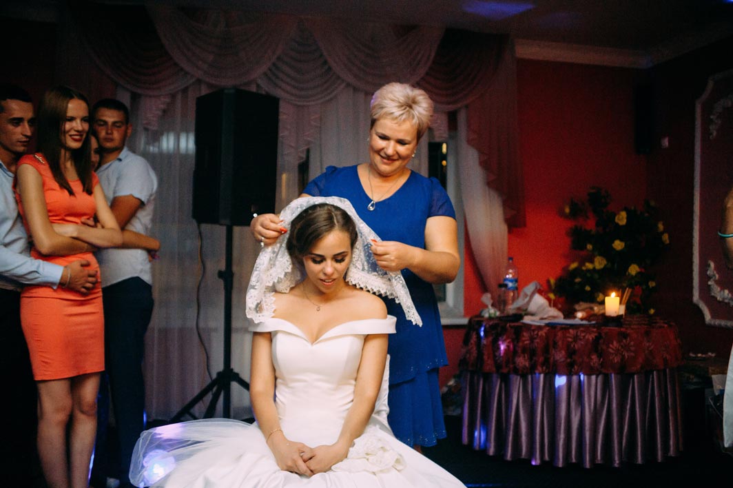 Дуже красивий і рідкісний обряд на весіллях в Києві