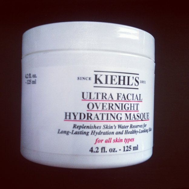 А у Kiehl's поповнення в лінії Ultra Facial - інтенсивно зволожуюча нічна маска для обличчя Ultra Facial Overnight Hydrating Masque