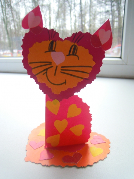 Отже, ми вирішили виготовити з форм-сердечок різного розміру фігурку кота і назвали його Сердечним котом