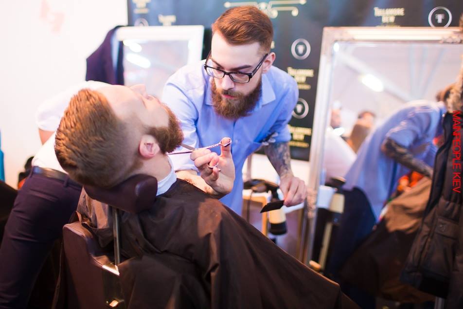 Перукарі будуть безкоштовно підстригати чоловікам бороди, а візажисти зроблять дівчатам весняні укладання і мейк-ап, - говорить організатор маркету Віктор Павлов