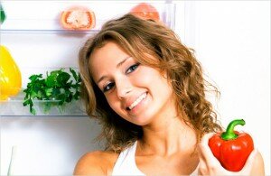 Їжте салати, приготовані зі свіжих овочів і фруктів